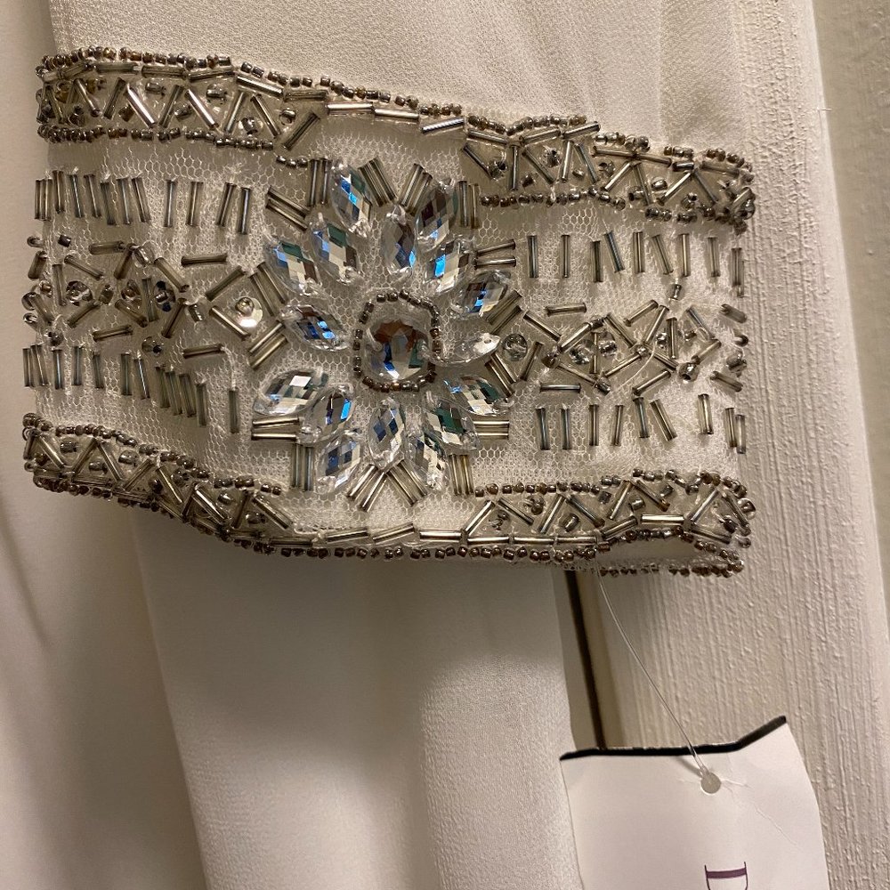 SIZE 16 DB STUDIOS Simple and Sophisticated Long Sleeved Beaded Cuff Short Dress